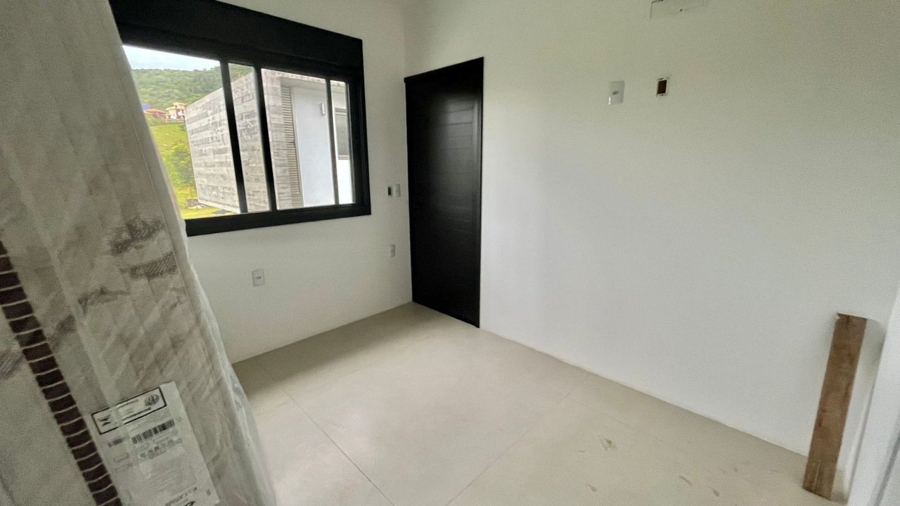 Casa à venda em Garopaba – Com piscina e perto do mar!