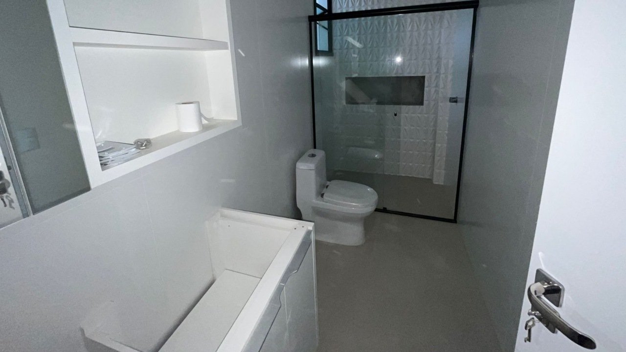 Casa à venda em Garopaba – Com piscina e perto do mar!