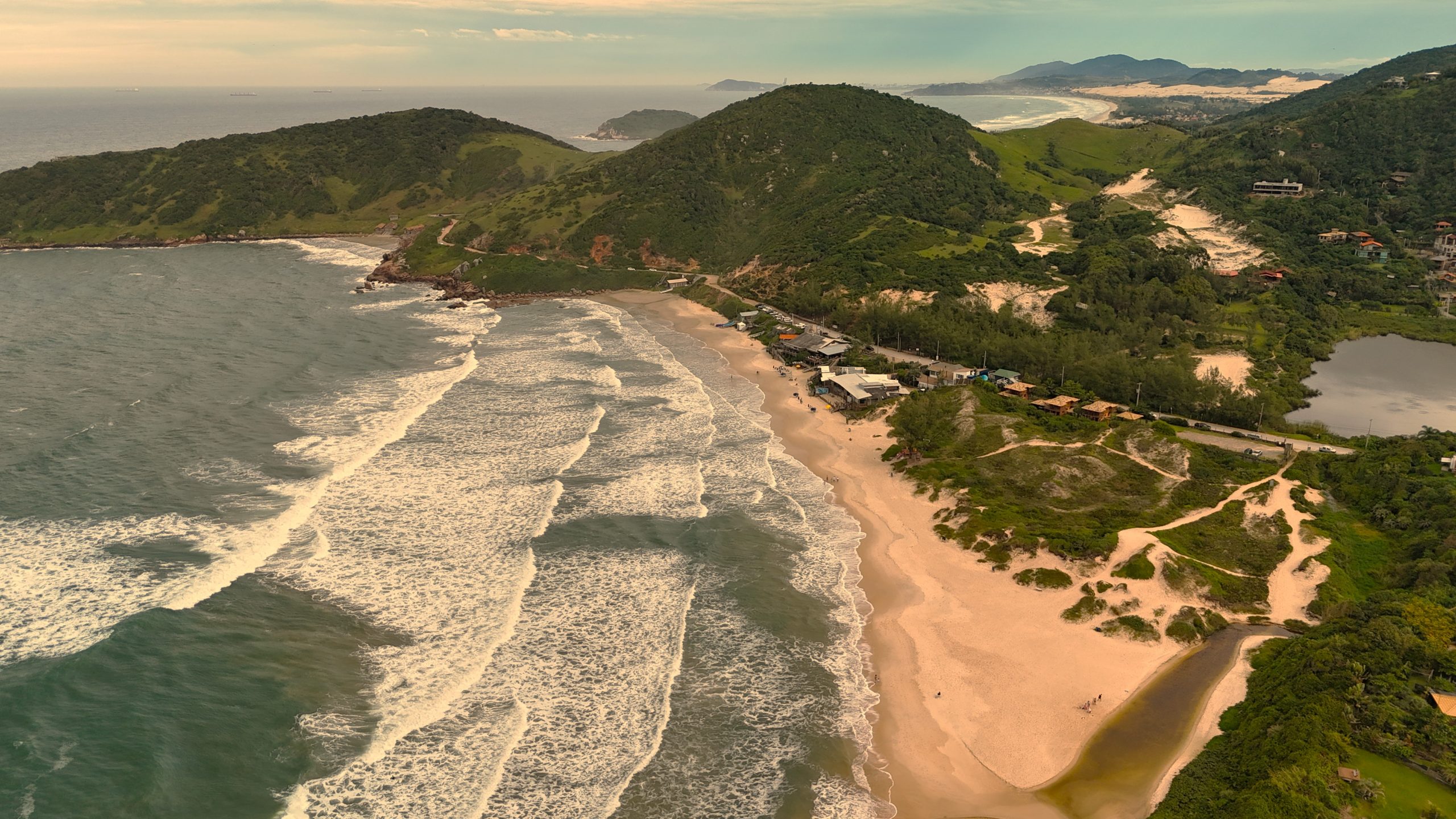 casa a venda com piscina na praia do rosa