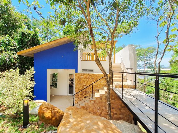 Construtora em Garopaba: Casa com design único no bairro Costa do Macacu