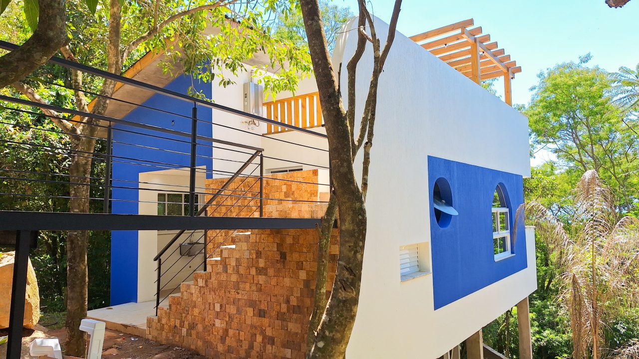 Construtora em Garopaba: Casa com design único no bairro Costa do Macacu