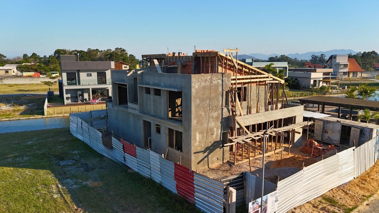 Construtora em Garopaba: Casa aconchegante e moderna