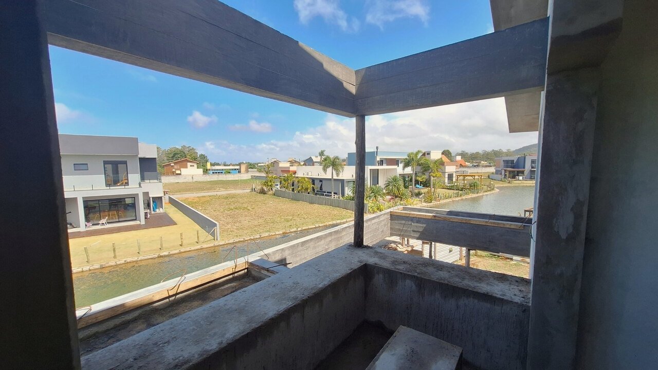 Construtora em Garopaba: Casa aconchegante e moderna