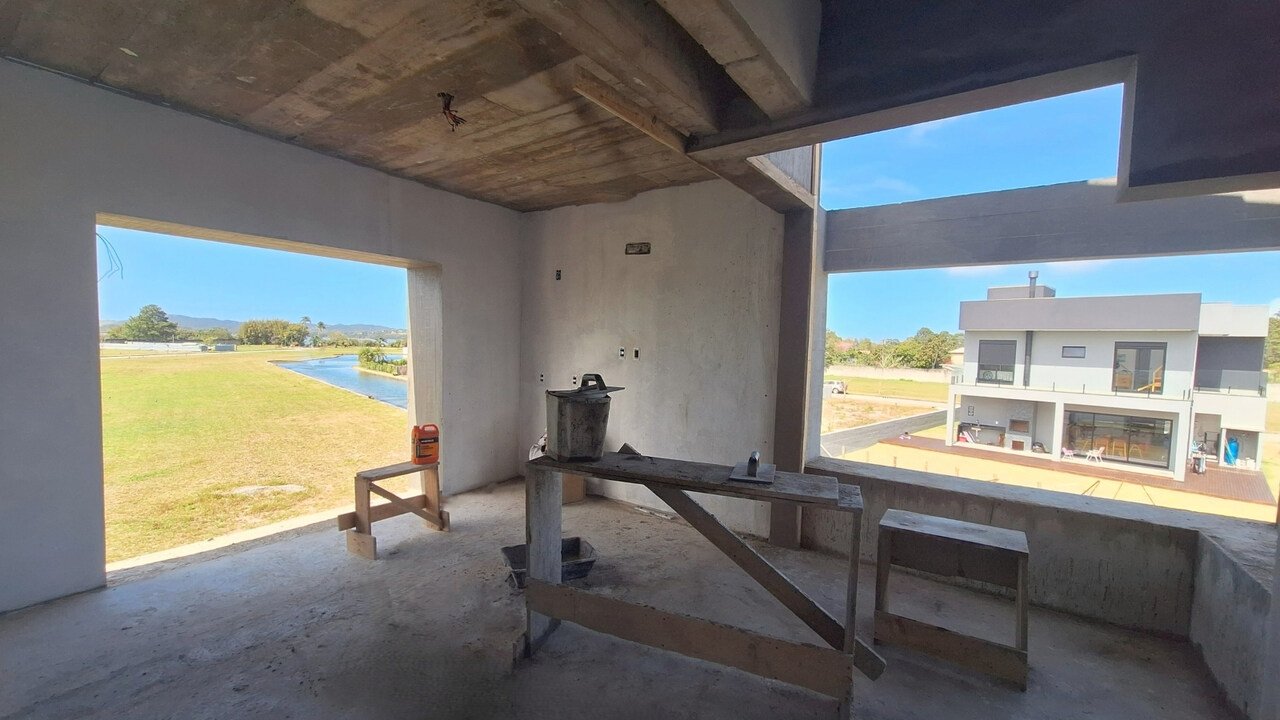 Construtora em Garopaba: Casa aconchegante e moderna