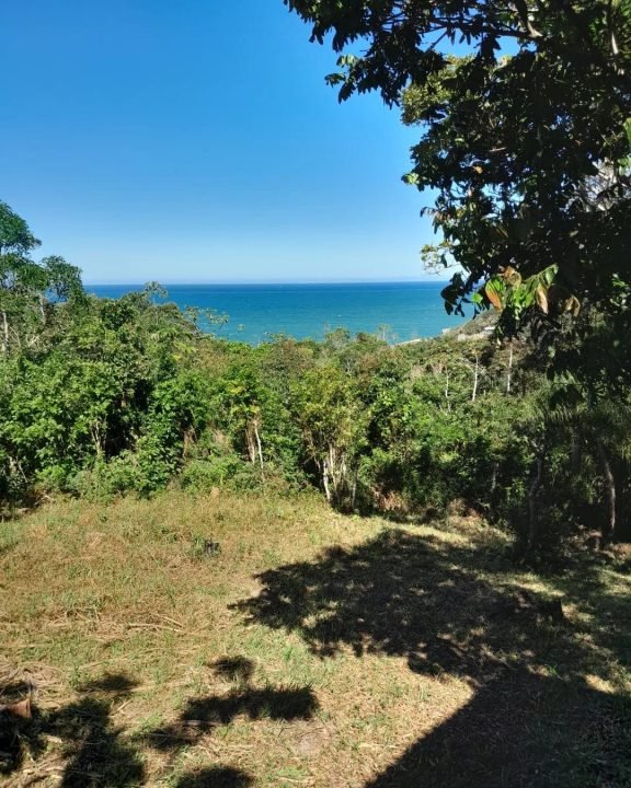 Terreno à venda na Praia da Ferrugem com vista mar – Garopaba/SC