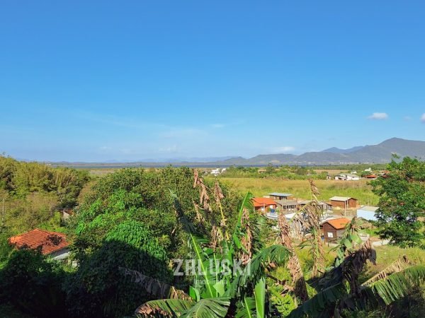 Terreno à Venda na Praia da Ferrugem em Garopaba (399m²)