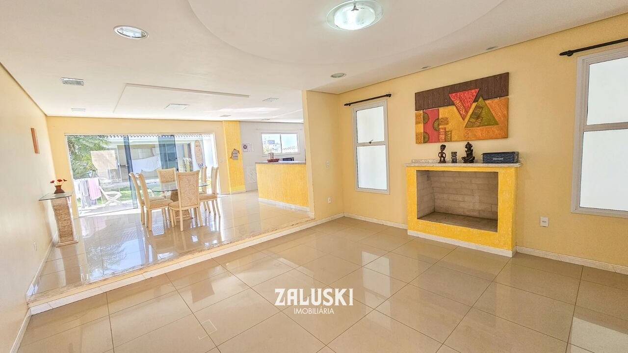 Casa com 5 quartos para Aluguel de Temporada – Garopaba SC