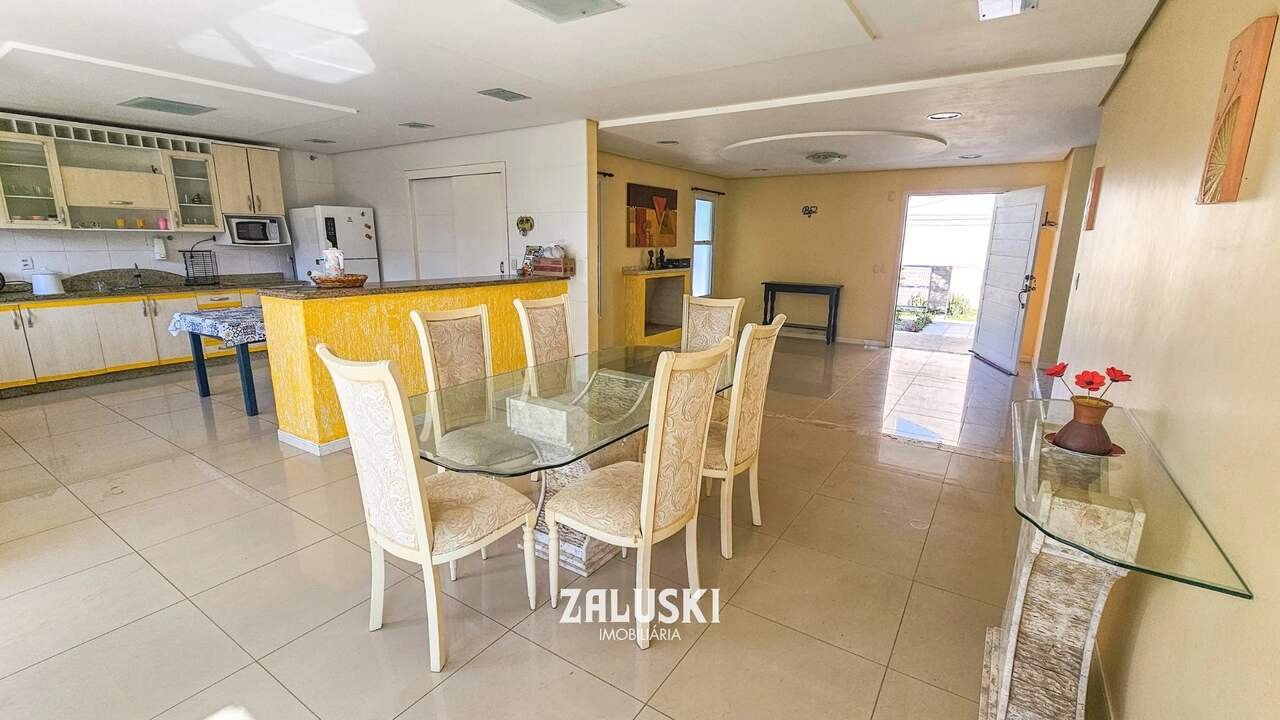 Casa com 5 quartos para Aluguel de Temporada – Garopaba SC