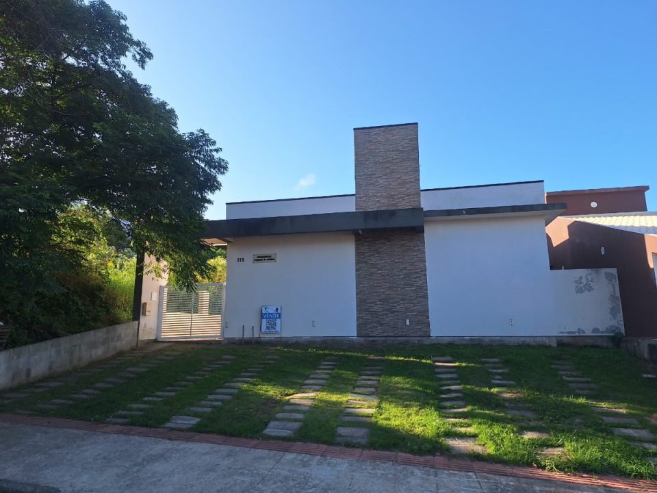 Sobrado à Venda no Village Garopaba | 2 Quartos