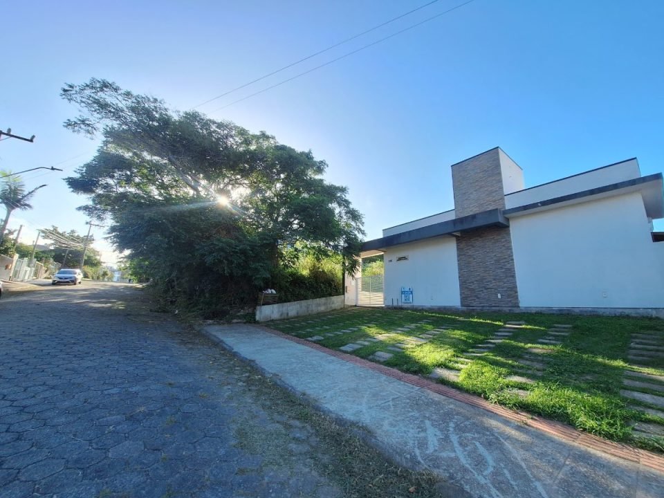 Sobrado à Venda no Village Garopaba | 2 Quartos