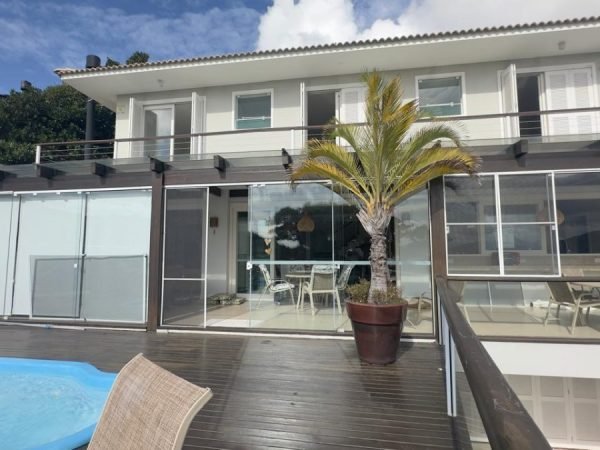 Casa Vista Mar à Venda em Garopaba com 5 Dormitórios