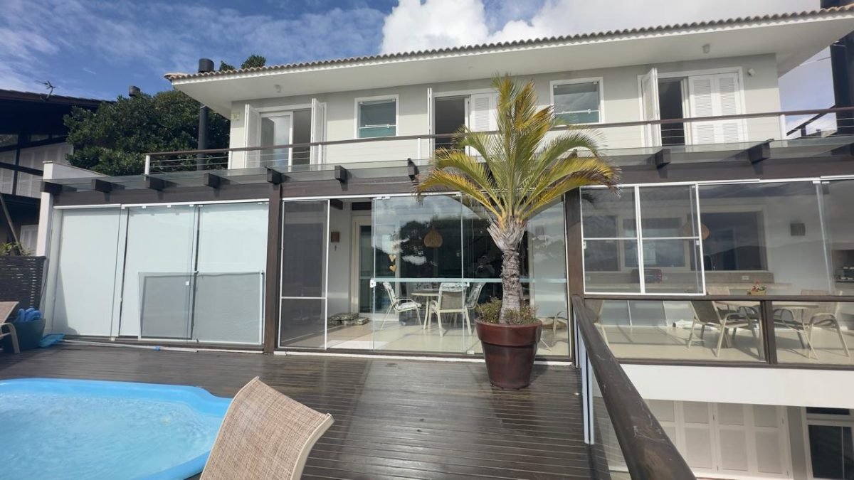 Casa Vista Mar à Venda em Garopaba com 5 Dormitórios