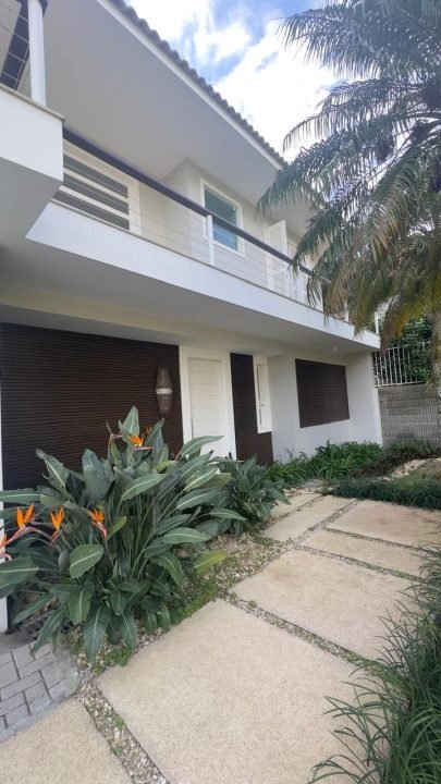 Casa Vista Mar à Venda em Garopaba com 5 Dormitórios