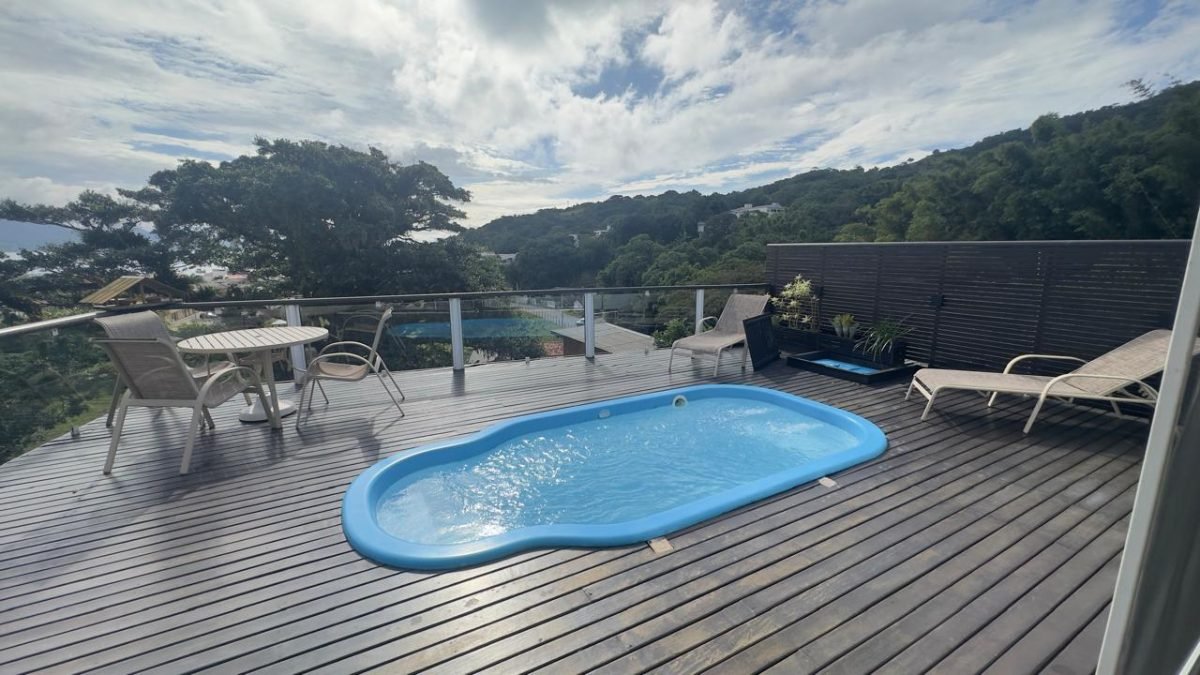 Casa Vista Mar à Venda em Garopaba com 5 Dormitórios