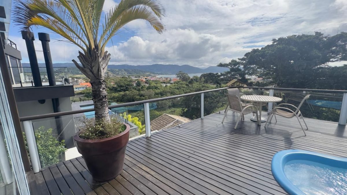 Casa Vista Mar à Venda em Garopaba com 5 Dormitórios