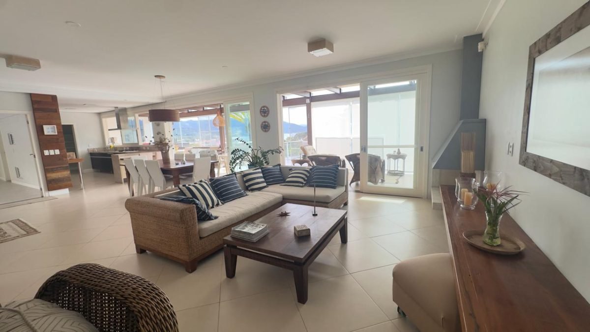 Casa Vista Mar à Venda em Garopaba com 5 Dormitórios