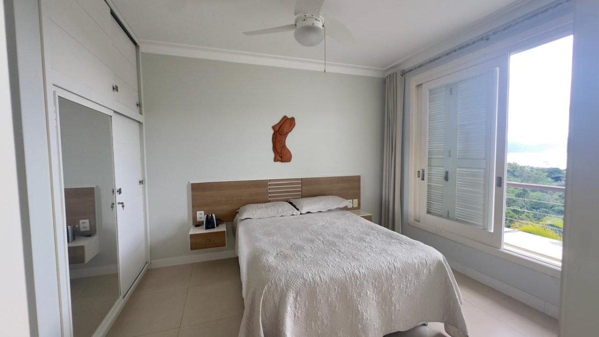Casa Vista Mar à Venda em Garopaba com 5 Dormitórios