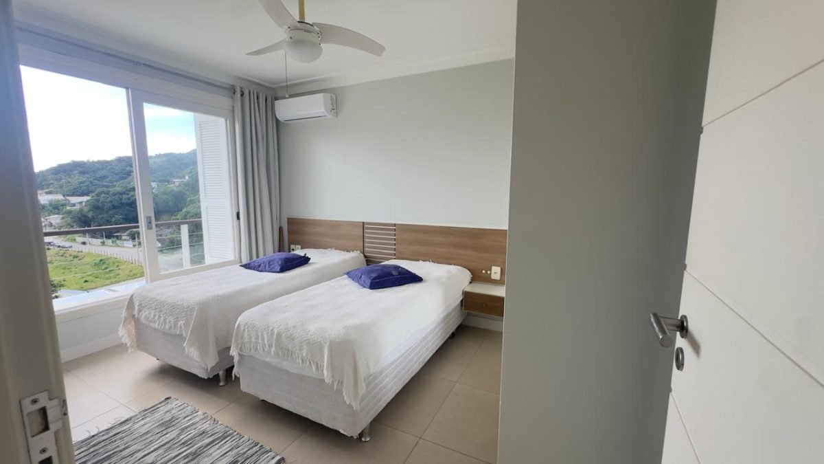 Casa Vista Mar à Venda em Garopaba com 5 Dormitórios