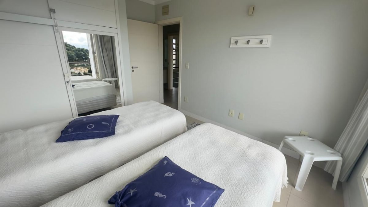 Casa Vista Mar à Venda em Garopaba com 5 Dormitórios