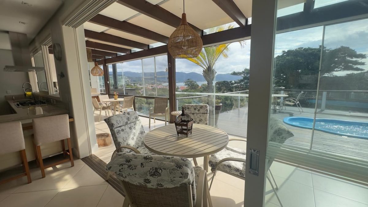 Casa Vista Mar à Venda em Garopaba com 5 Dormitórios
